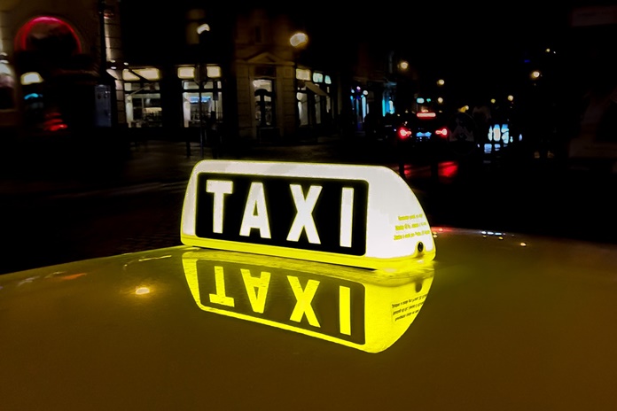 Teismas nepatikėjo taksi vairuotojo versija dėl keleivės sužalojimo