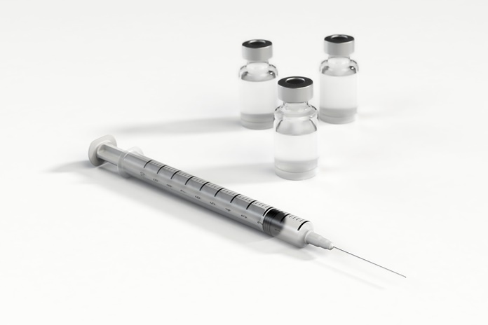 Kauno klinikose COVID-19 vakcina pradėti skiepyti medikai