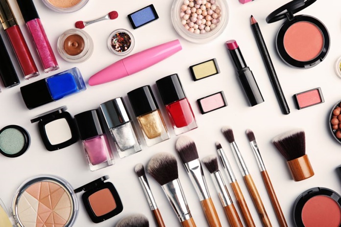 Antradienį įsigalioja draudimas tiekti rinkai kai kurias mikroplastiko turinčias kosmetikos priemones
