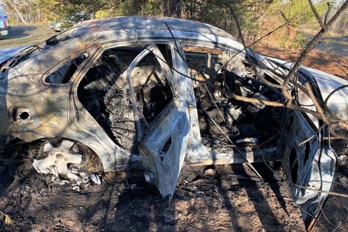 Jurbarko rajone, miške, rastas sudegęs automobilis