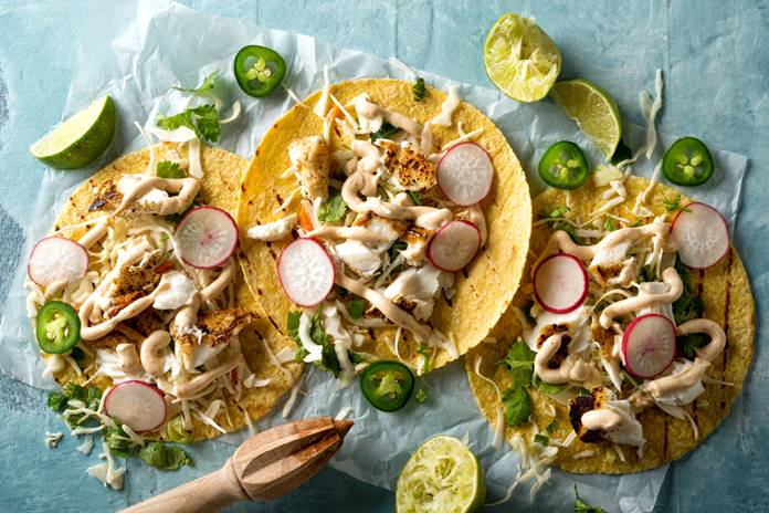 Meksikietiški takai su žuvimi – pigus patiekalas, dėl kurio einama iš proto: kaip jį paruošti keptuvėje, orkaitėje ar grilyje iš populiariosios tilapijos