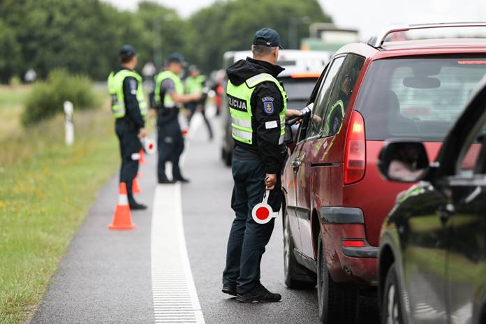 Joninių ilgąjį savaitgalį policija neleis atsipalaiduoti